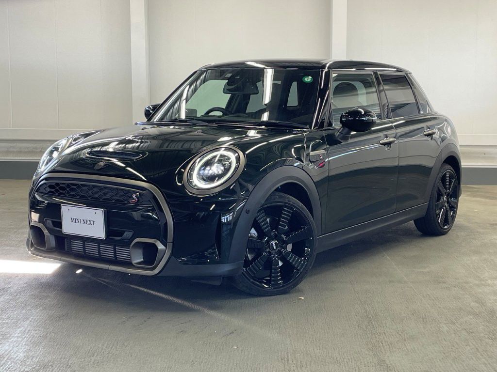 MINI COOPER S 5 DOOR RESOLUTE EDITION.