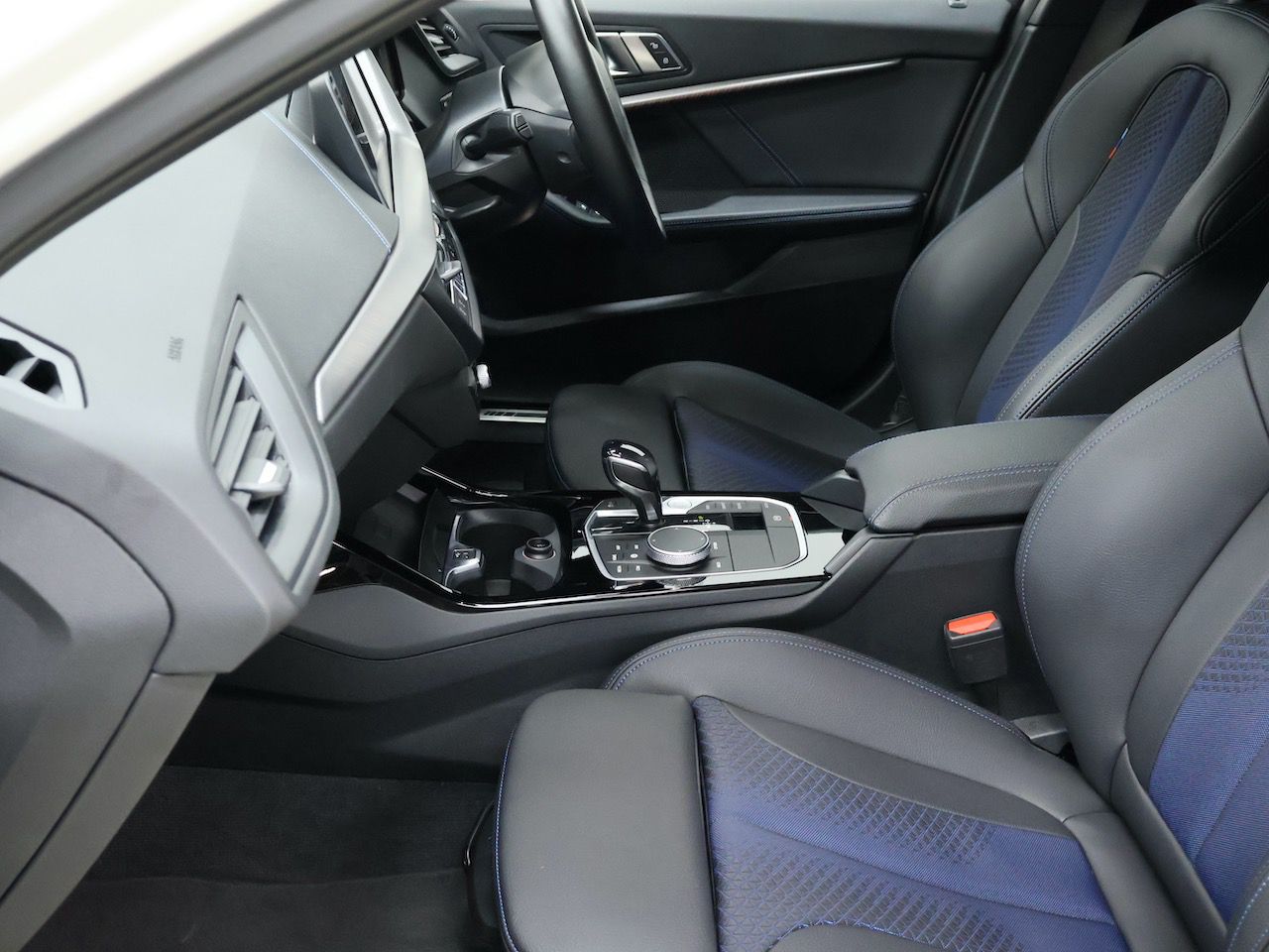 F40 118d Sports Hatch 5-door B47 2.0d