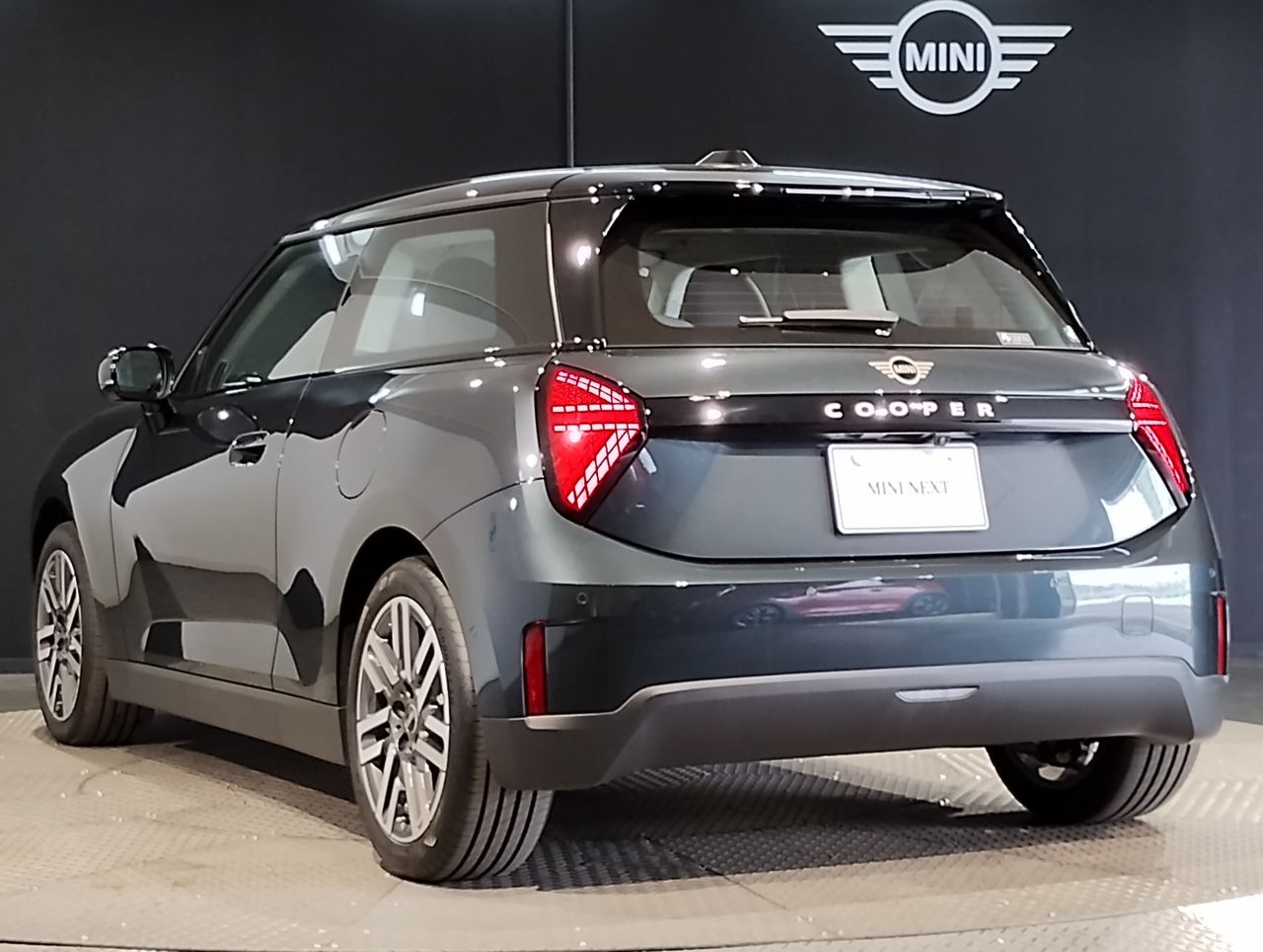 J01 MINI Cooper E