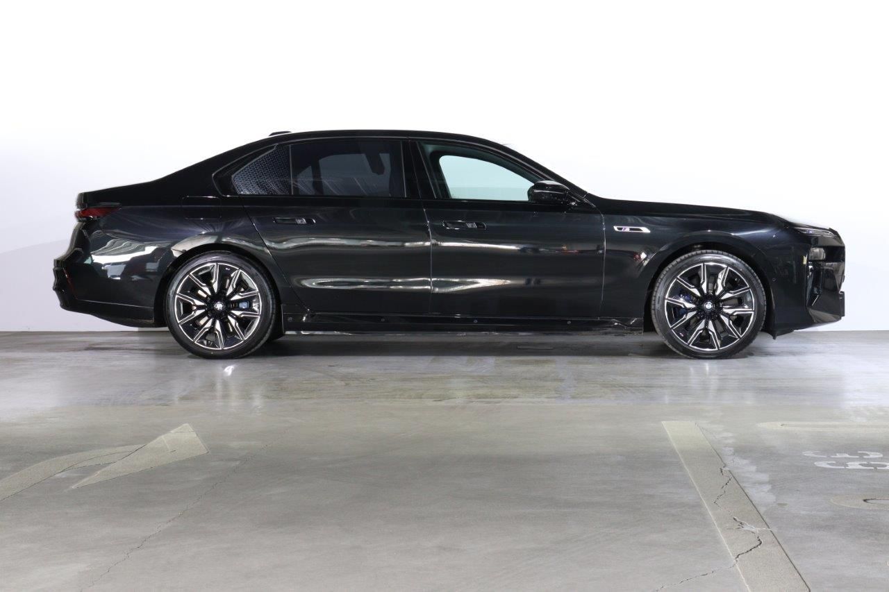 BMW i7 M70 xDrive Sedan RHD