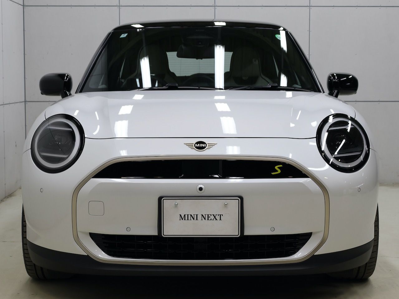 J01 MINI Cooper SE