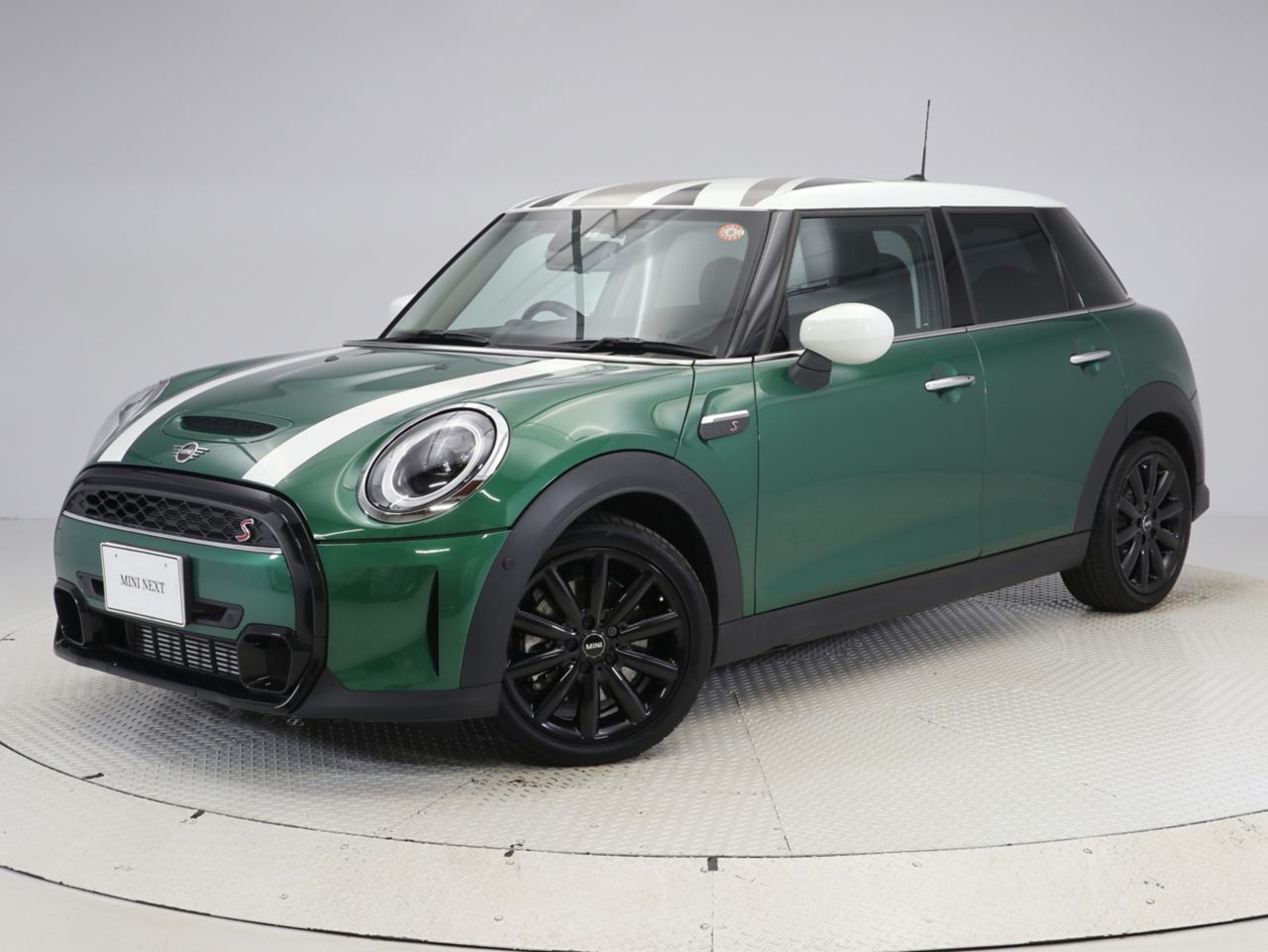 MINI COOPER S 5 DOOR.