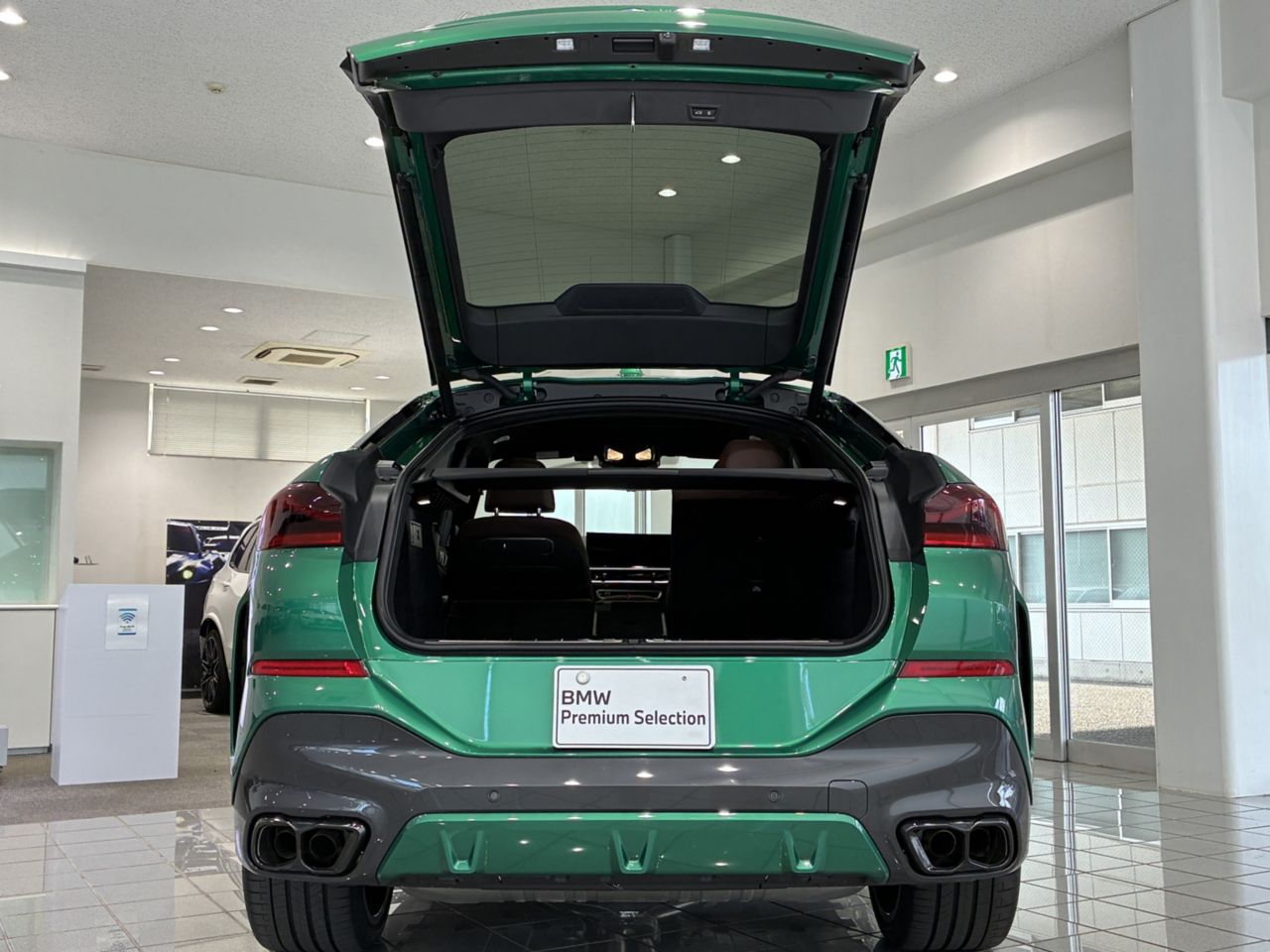 X6 M60i xDrive RHD
