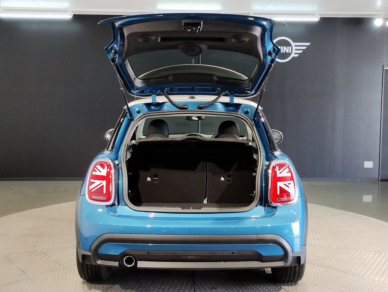 MINI Cooper F56 RHD