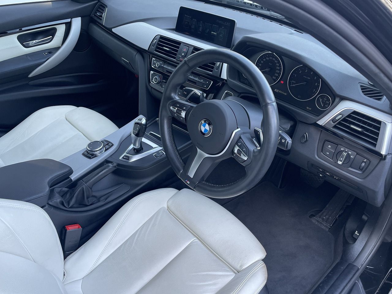 330E IPERFORMANCE SEDAN RHD