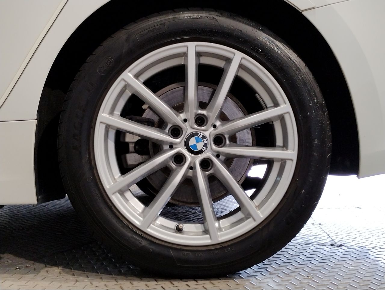 320i Sedan RHD