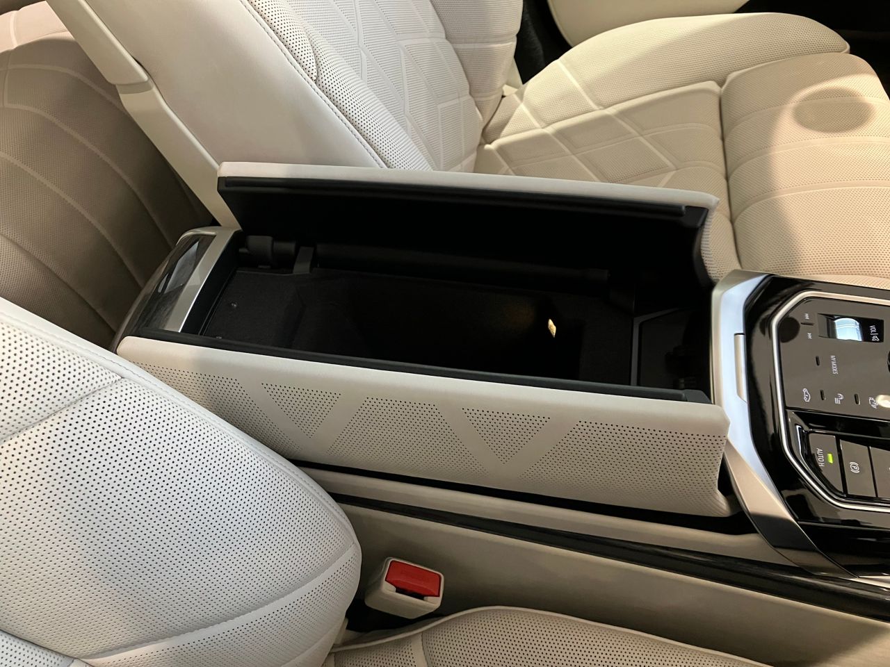 i7 xDrive60 Sedan RHD