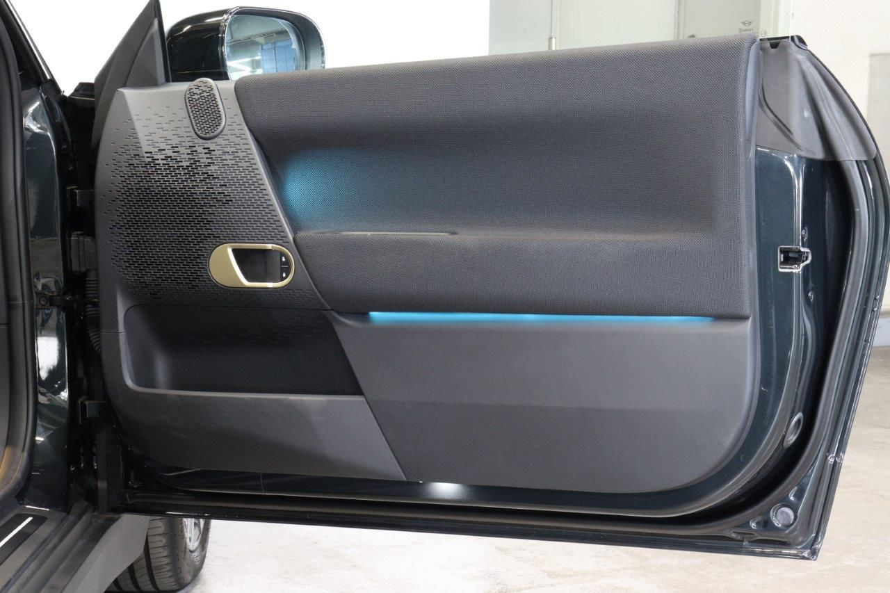 J01 MINI Cooper E