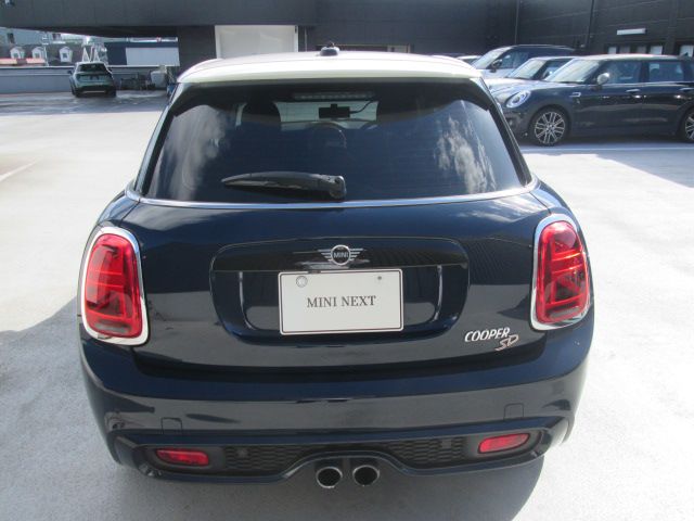 F55 COOPER S D(AT)