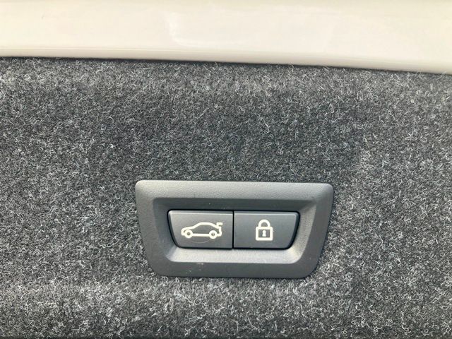 G20 330e Saloon RHD
