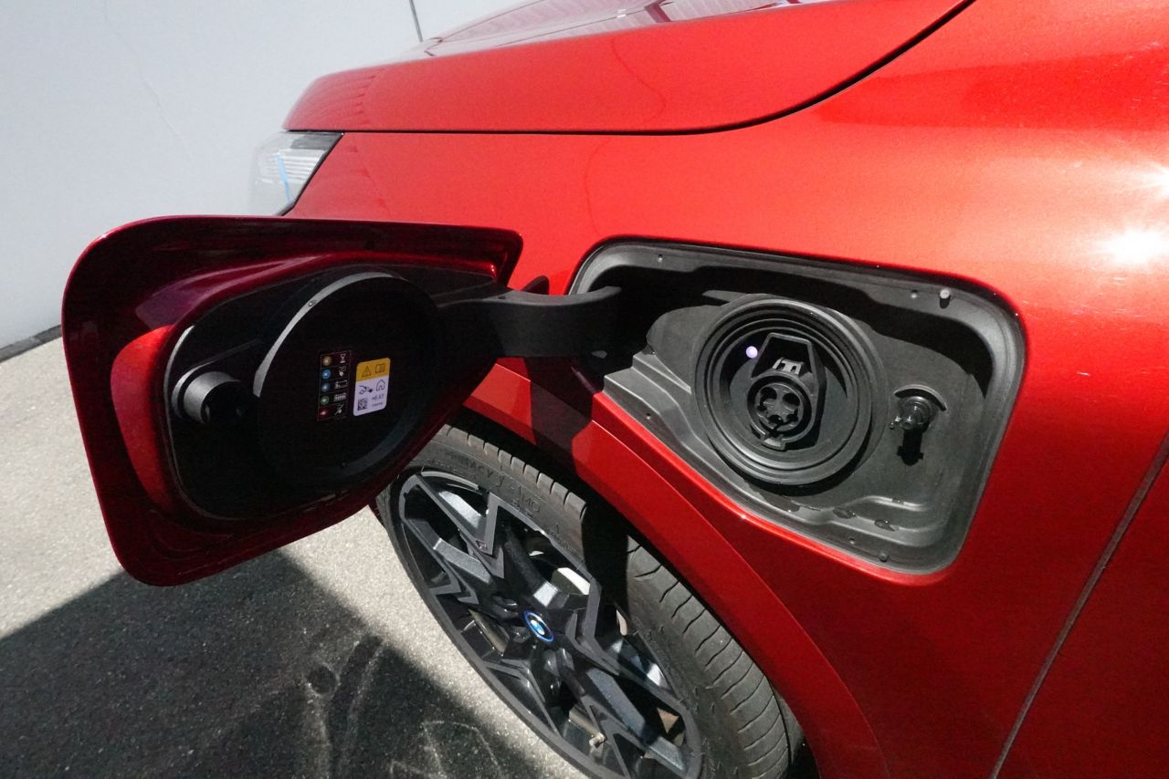 iX2 xDrive30 MSP