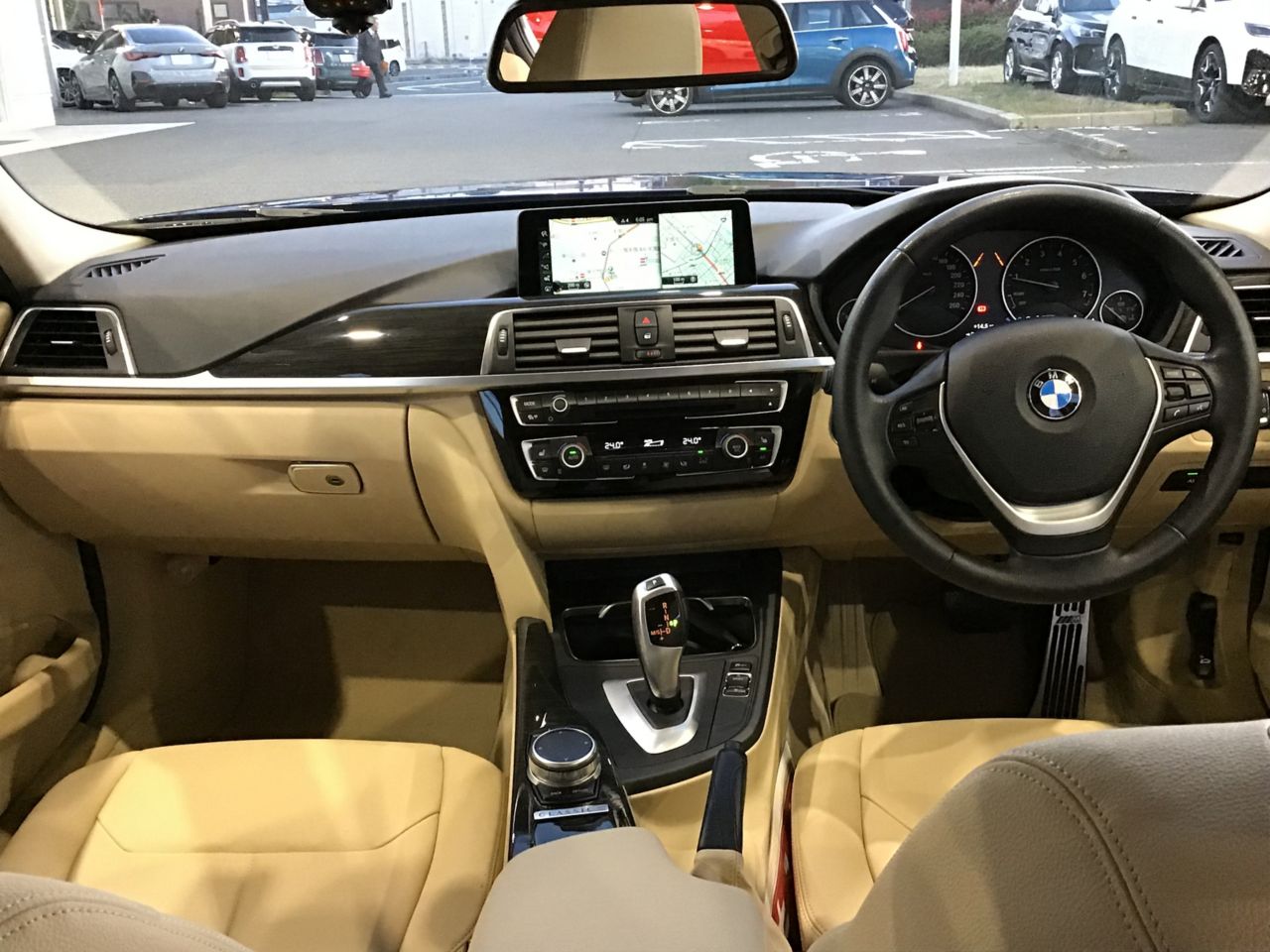 318I SEDAN RHD