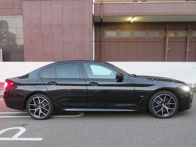 530e Sedan RHD