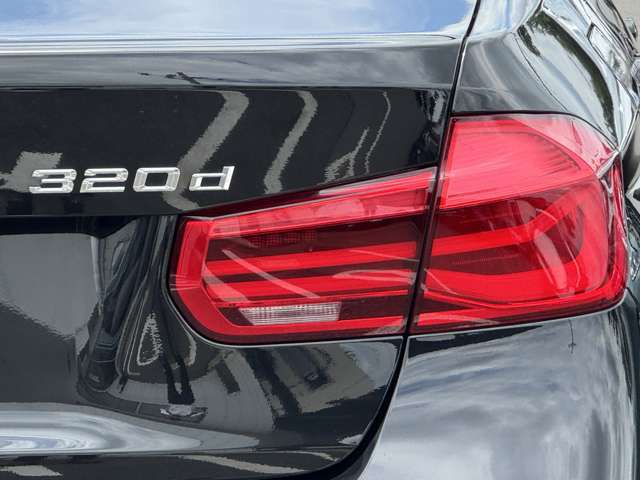 320D SEDAN RHD