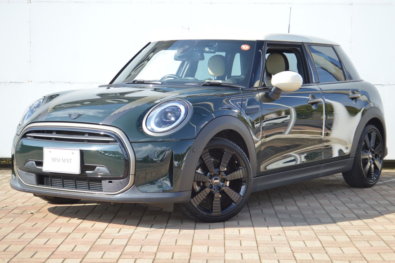 MINI COOPER 5 DOOR RESOLUTE EDITION.