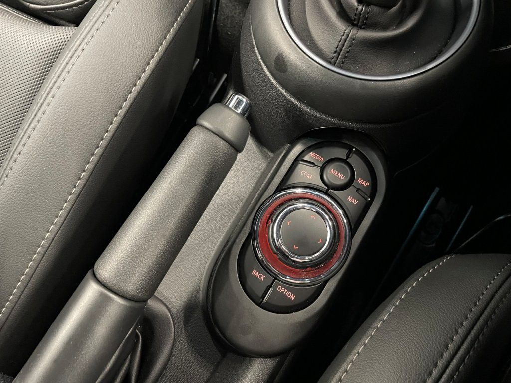 MINI Cooper F56 RHD