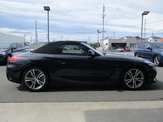 G29 z4 sDrive20i RHD