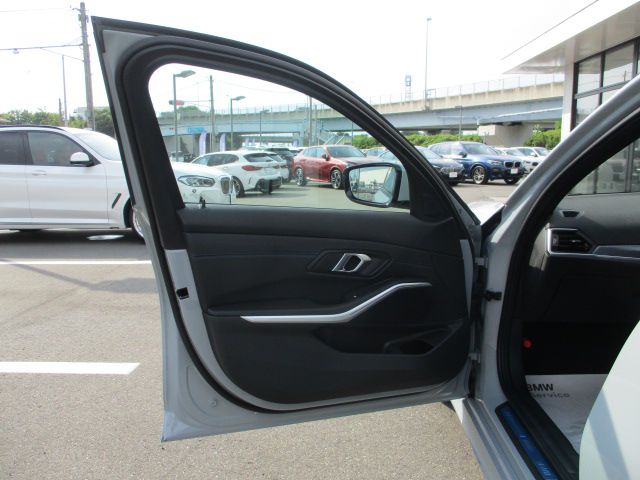 320d xDrive Berline RHD