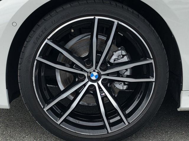 320i Sedan RHD