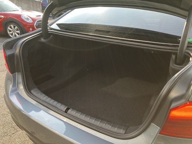 G20 320i Saloon RHD TU