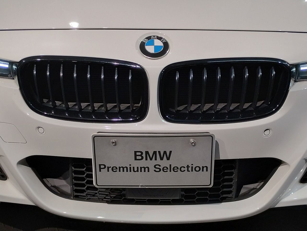 320I SEDAN RHD