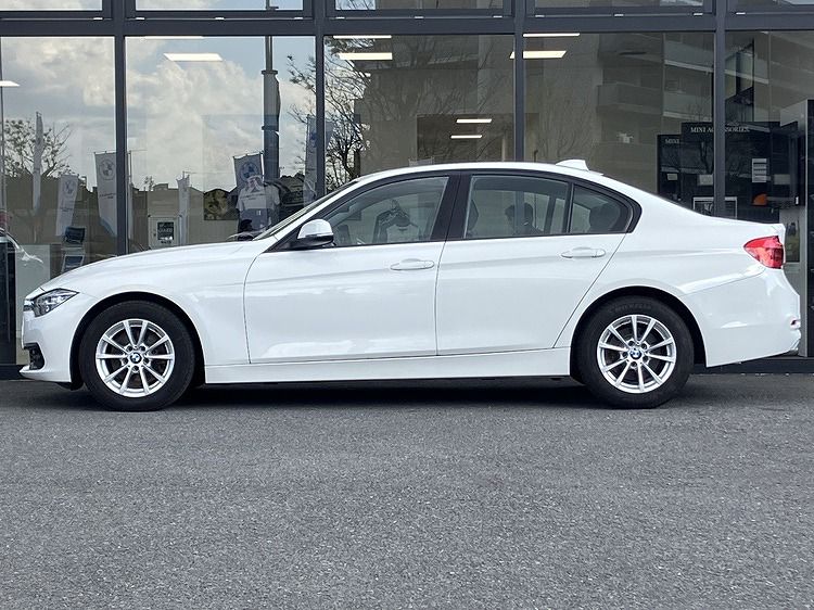 320I SEDAN RHD