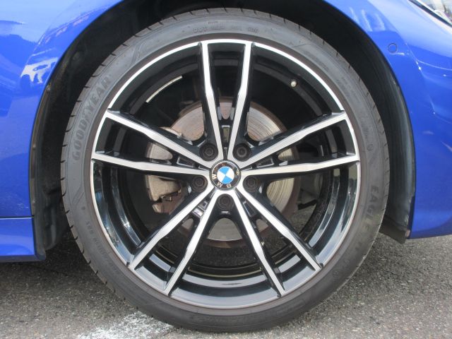 G20 320d xDrive RHD Saloon