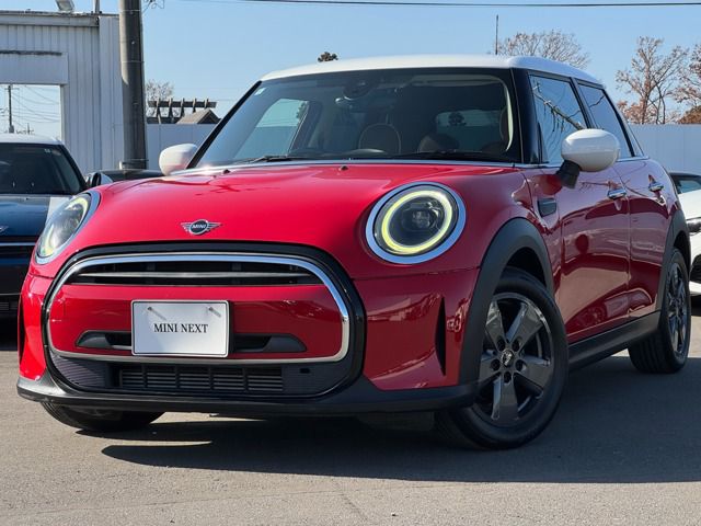 THE NEW MINI COOPER 5 DOOR.