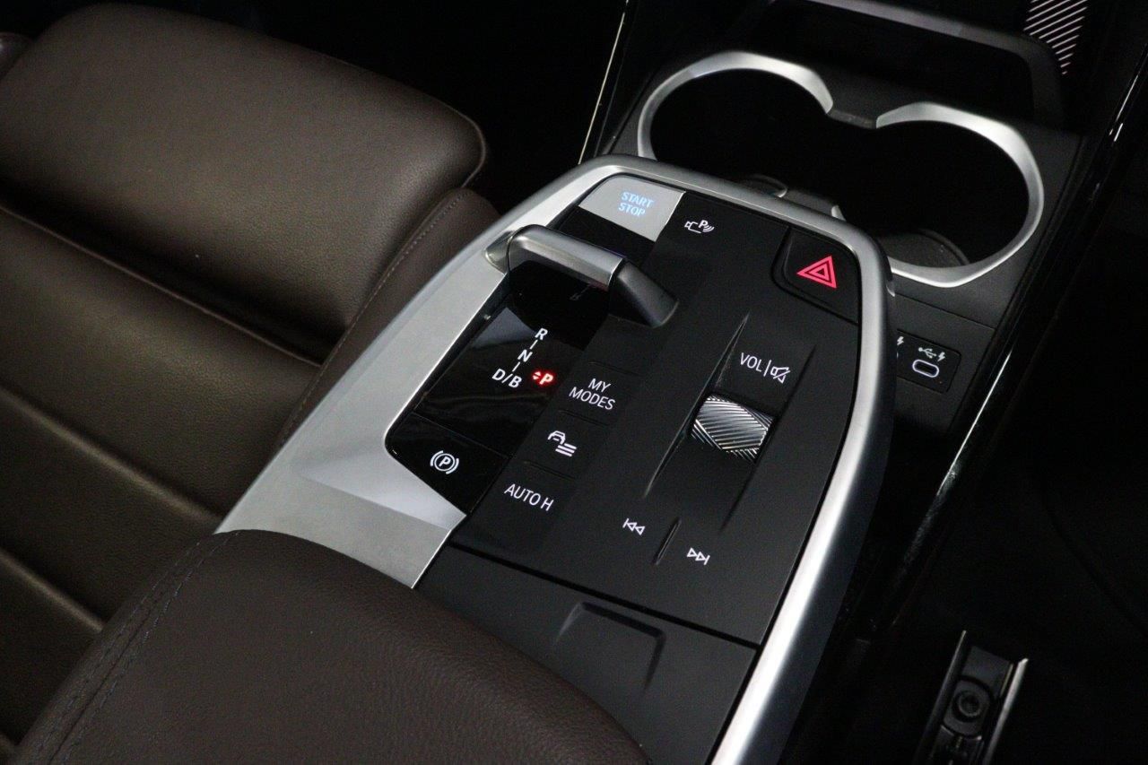 U11 iX1 xDrive30