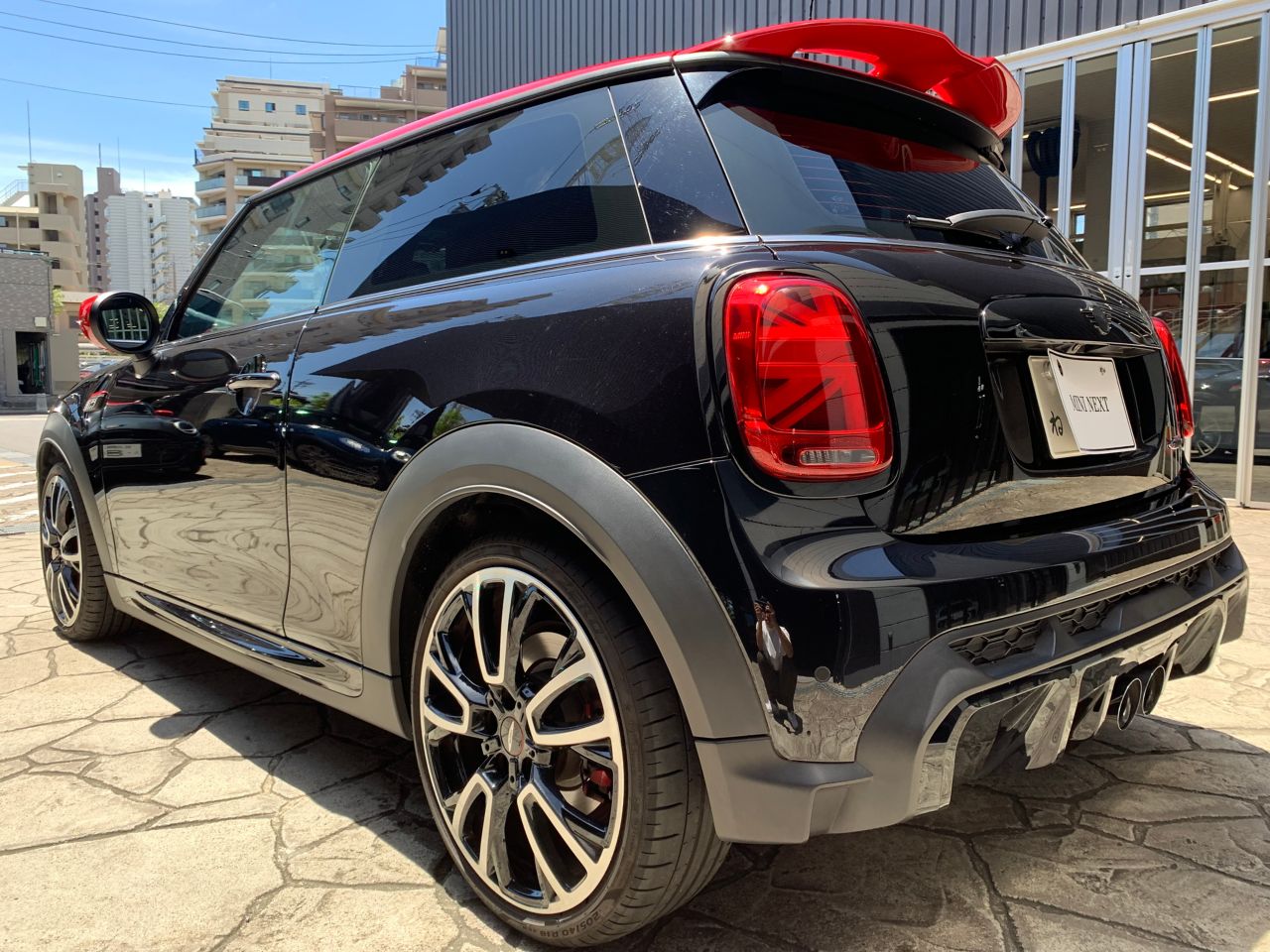 THE NEW MINI JOHN COOPER WORKS.