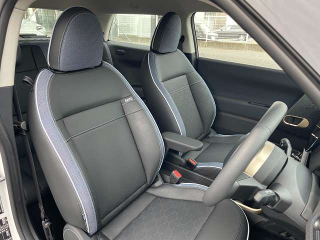 J01 MINI Cooper E