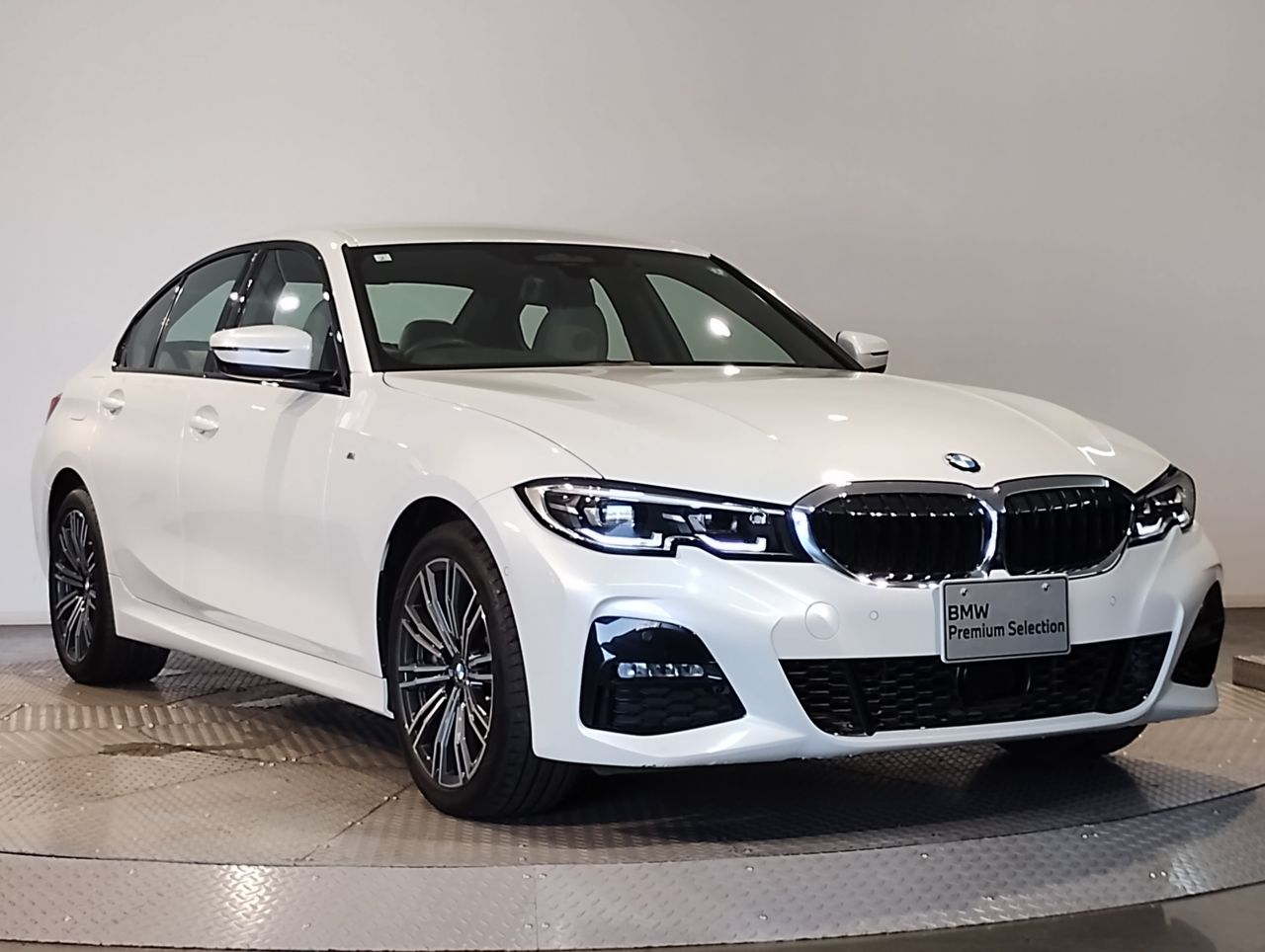 G20 330e Saloon RHD