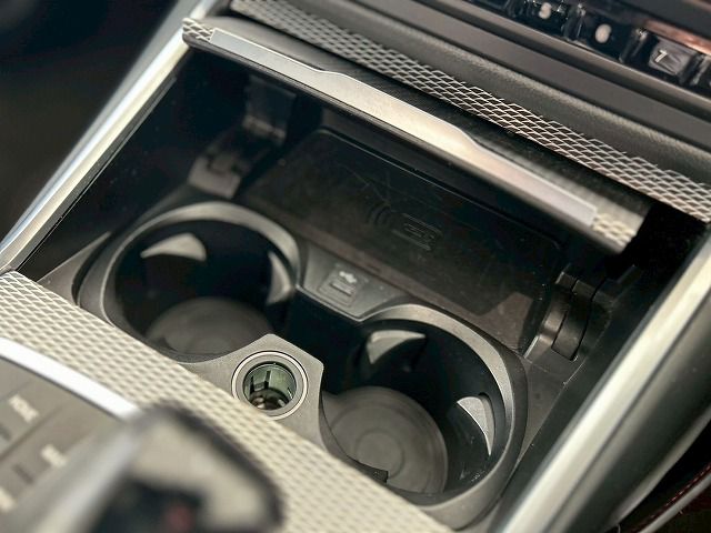 G20 320d xDrive RHD Saloon