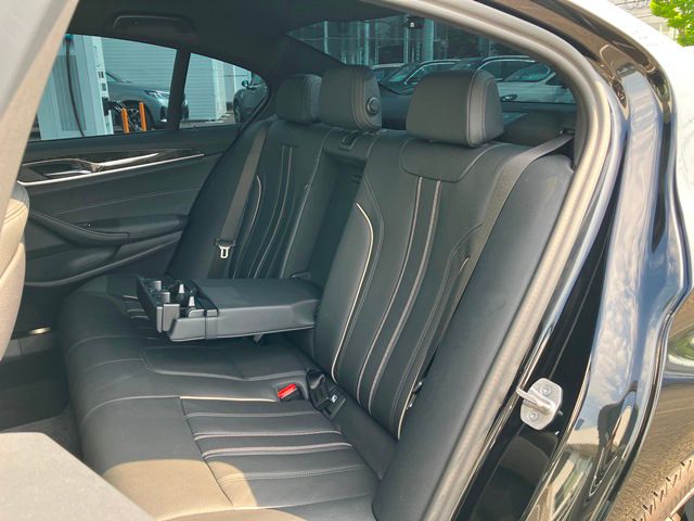 530e Sedan RHD