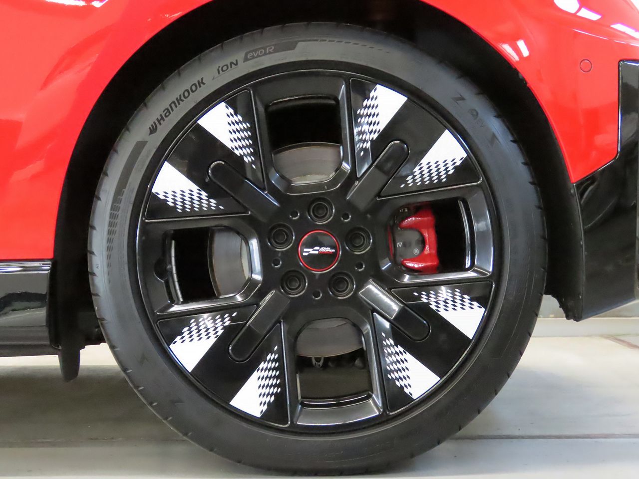 J01 MINI John Cooper Works Electric