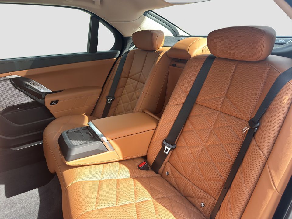 BMW 740