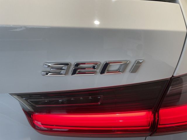 G21 320i RHD