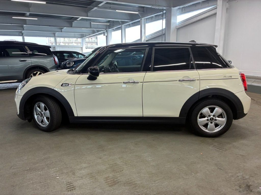 MINI F55 Cooper D 5dr Hatch LCI