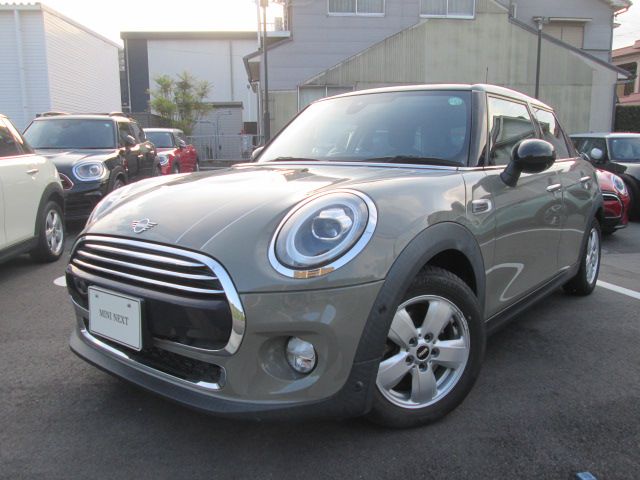 THE NEW MINI COOPER 5 DOOR.