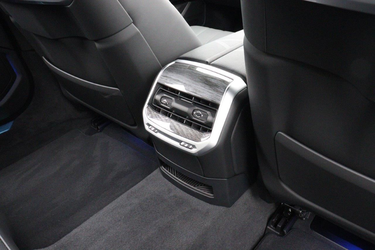 i7 xDrive60 Sedan RHD