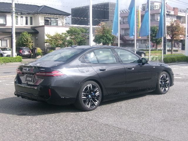 BMW i5 M60 xDrive Sedan RHD