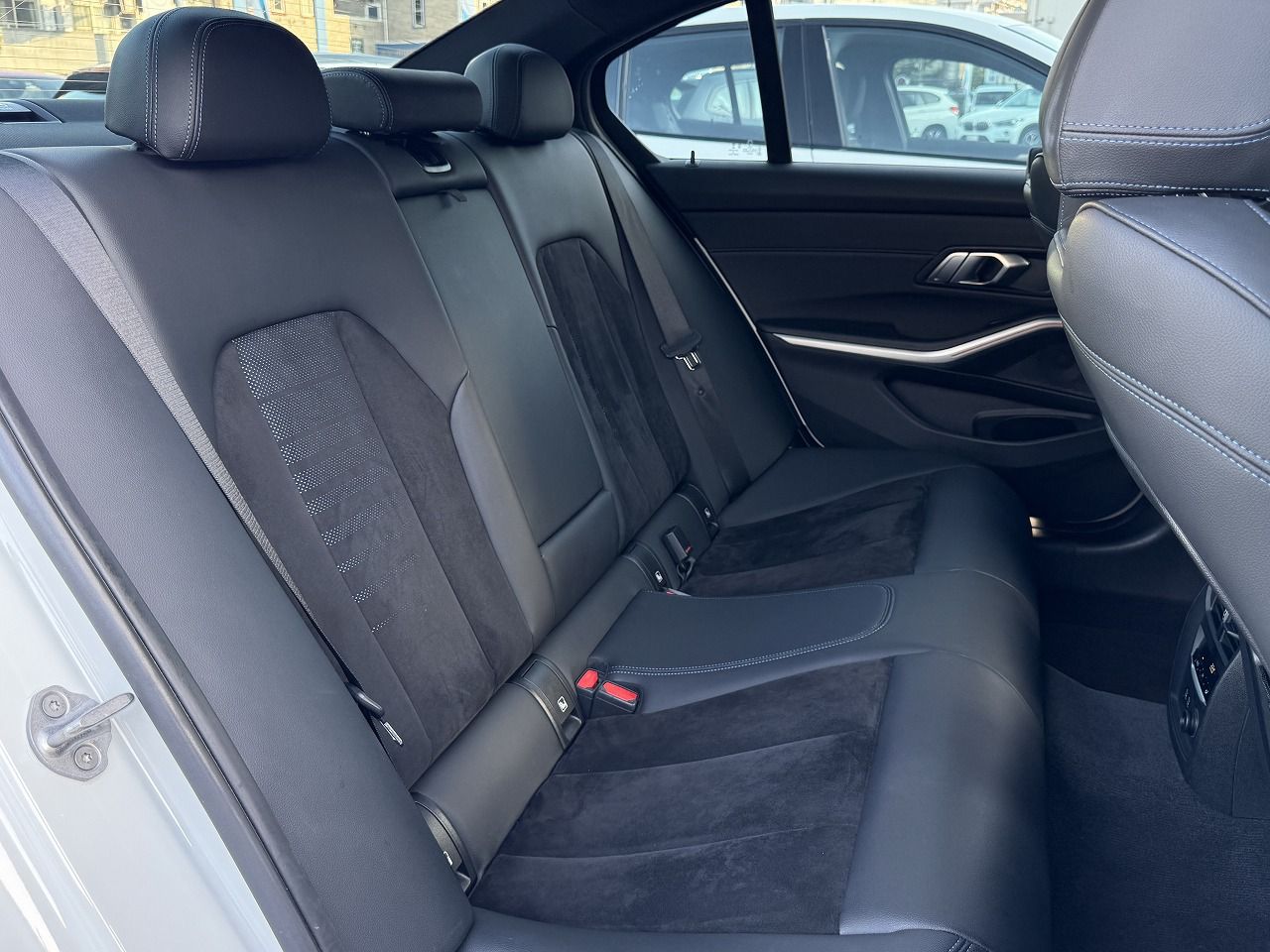 G20 320d xDrive RHD Saloon