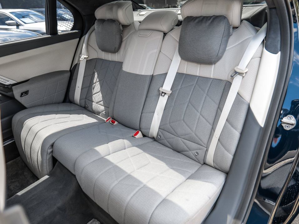 BMW 740