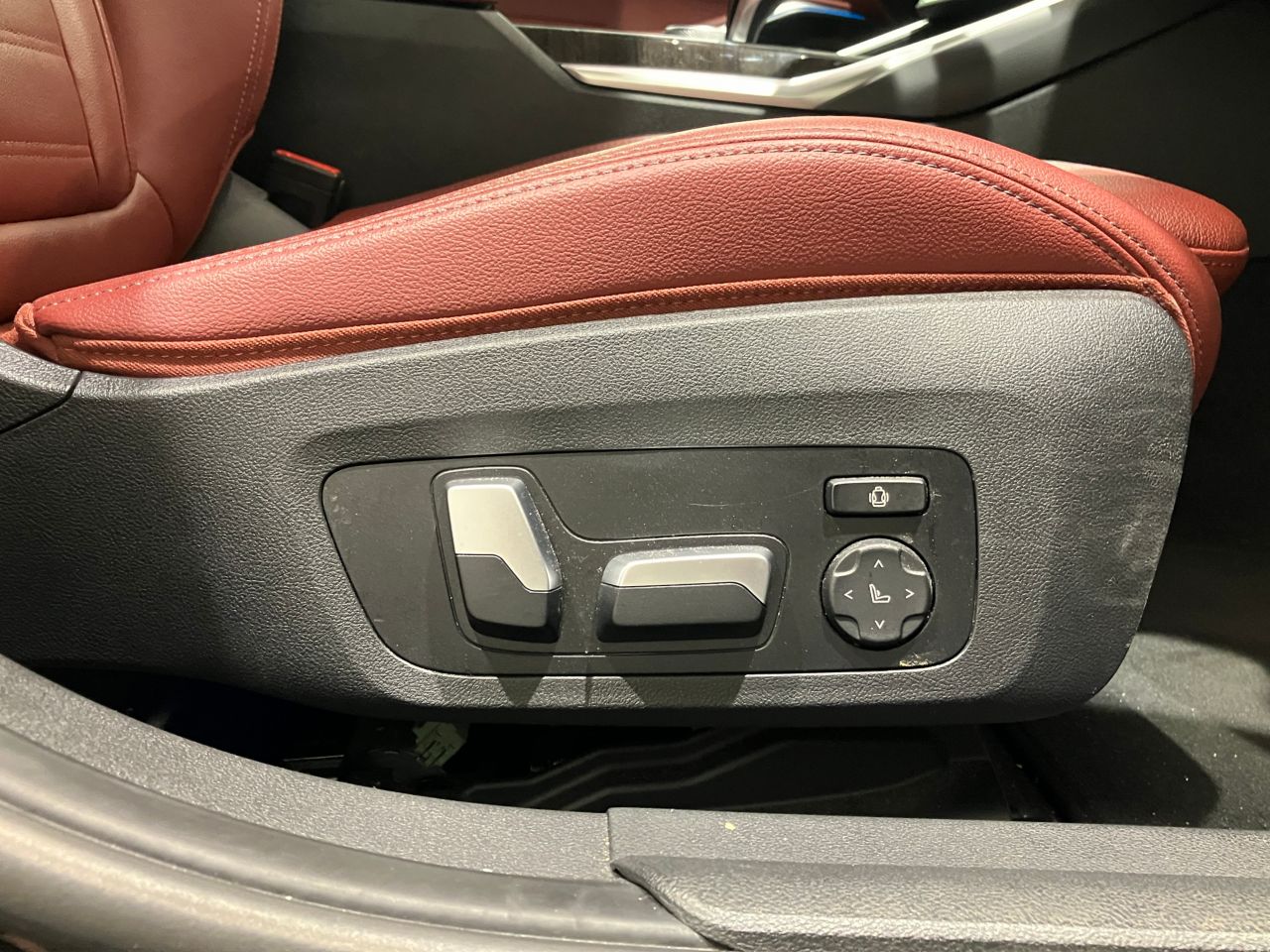 G20 330e Saloon RHD