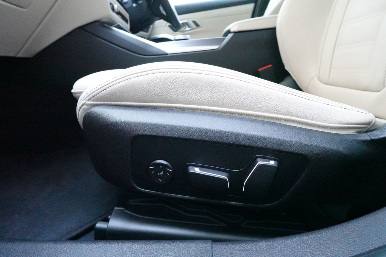 320d xDrive Berline RHD