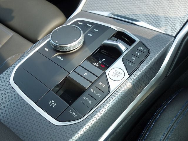 320d xDrive Berline RHD