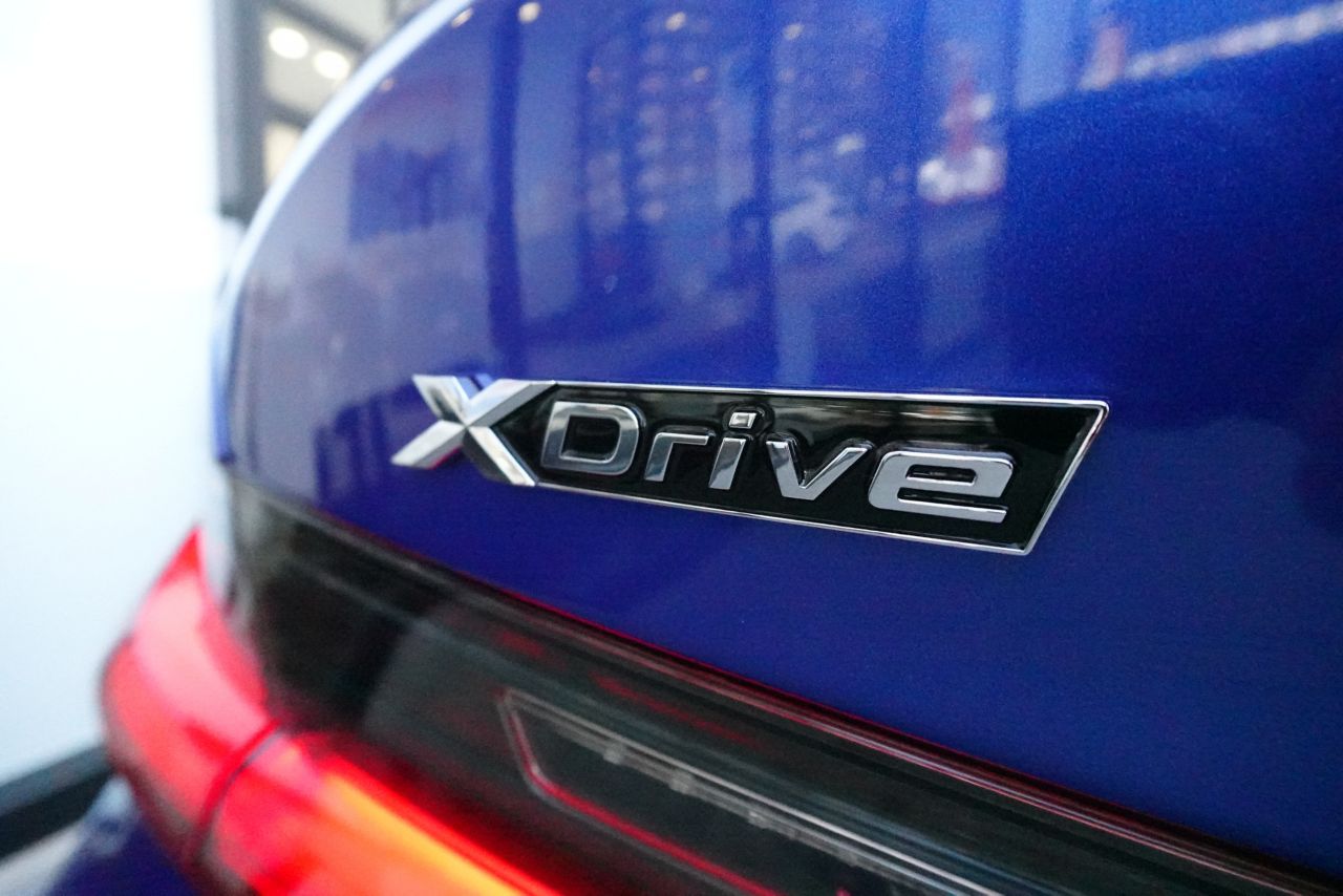 320d xDrive Berline RHD