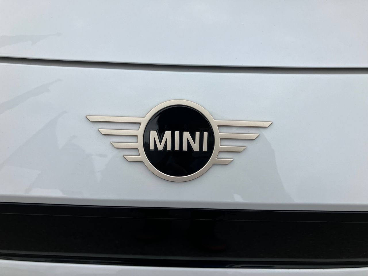 J01 MINI Cooper E