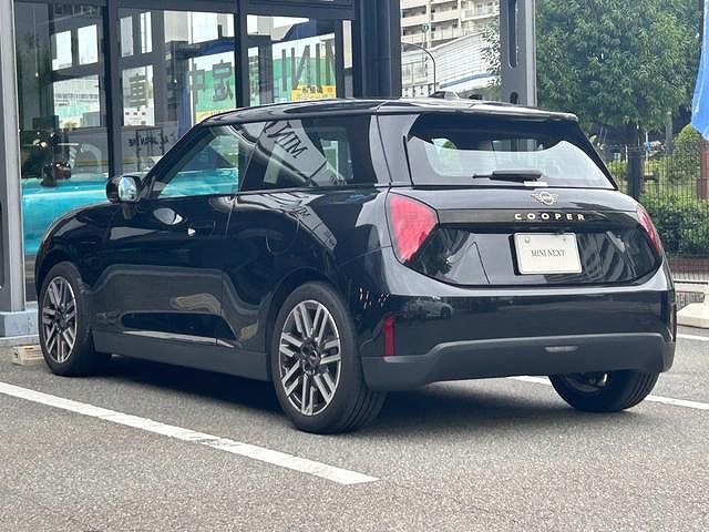 J01 MINI Cooper E