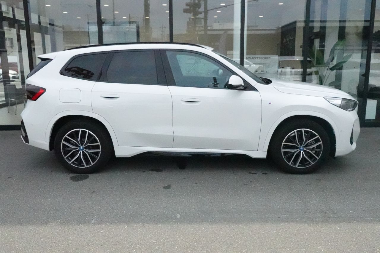 U11 iX1 xDrive30